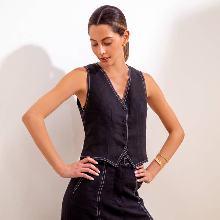Gilet Nerea en lin noir pour la vente par Maria la Paz