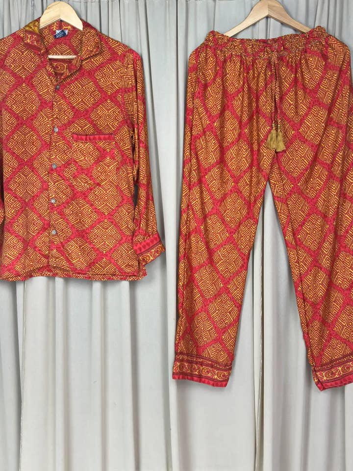 Recyceltes Seiden-Pyjama-Set, Seidiges Loungewear-Pyjama-Set, Größe L / XL für den Großhandel von The Eastern Loom