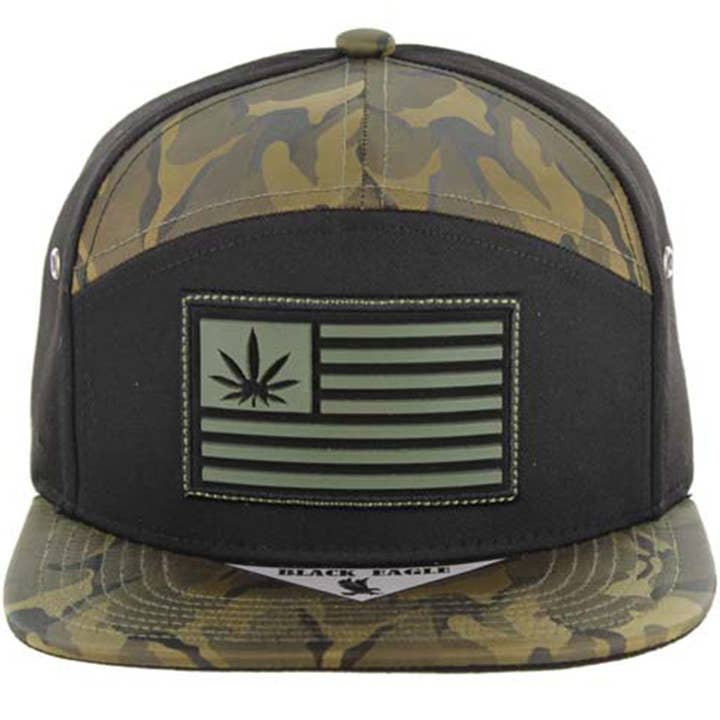BONÉ SNAPBACK DE NYLON FRONTAL COM PATCH DE BANDEIRA DE MACONHA por atacado de Zion Brand