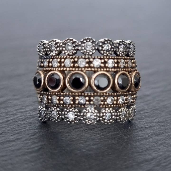 Bague ancienne en onyx noir avec pierres CZ | Argent sterling 925 avec cuivre, R38O pour la vente par Mistry Gems