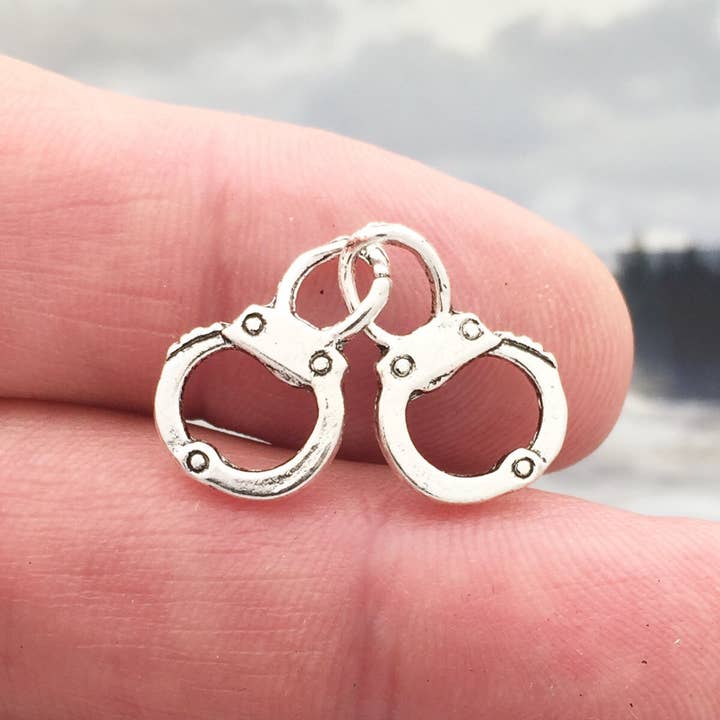 5 Handcuff Charm Silver by TIJC SP1198 and other Purchase Wholesale combine bois chauffage. Free Returns & Net 60 Terms on Faire trending on Faire.