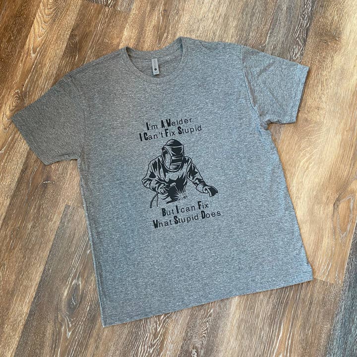 T-shirt Next Level Premium Stupid pour adultes, je ne peux pas réparer, je suis soudeur pour la vente par Em and Raea LLC