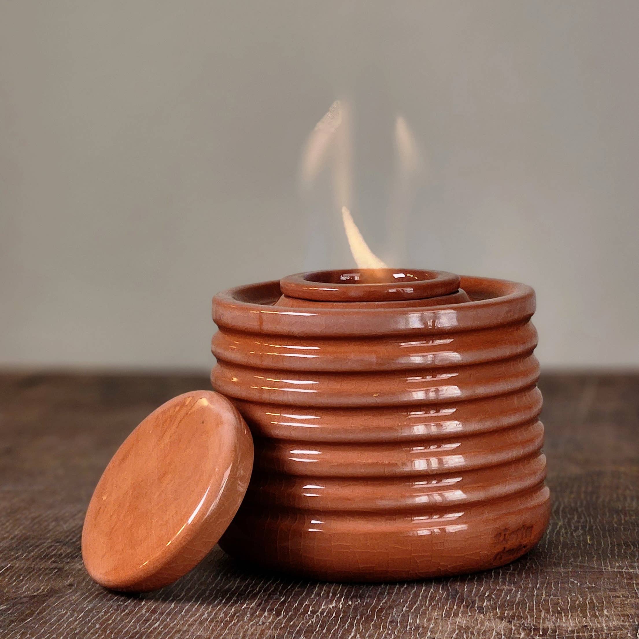 Siesta Studio – wholesale Fire pit – Ceramic Tabletop Fireplace (Red)