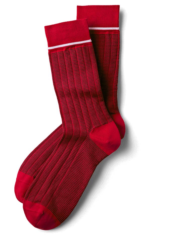 Snygga kalvsockor i rött: Cheeky Noblesse för wholesale av BLACKSOCKS