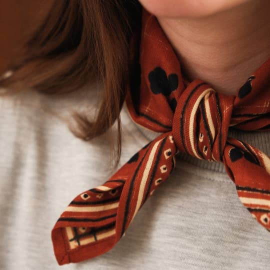 Piccolo foulard sorella - cioccolato per la vendita all'ingrosso da parte di Love Explorers