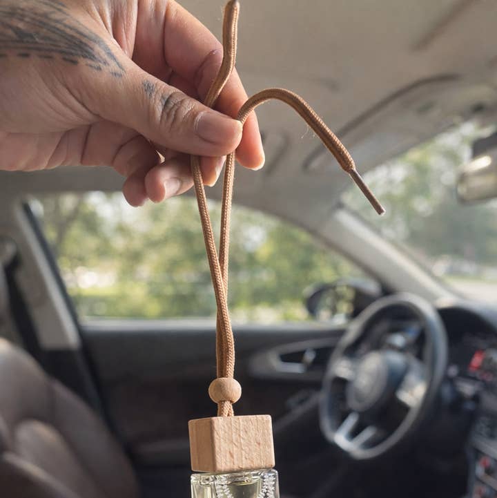 Ha‘a & Co. - Wholesale Fragrance Oil - 8 ML hanging lei diffuser- PUAKENIKENI1