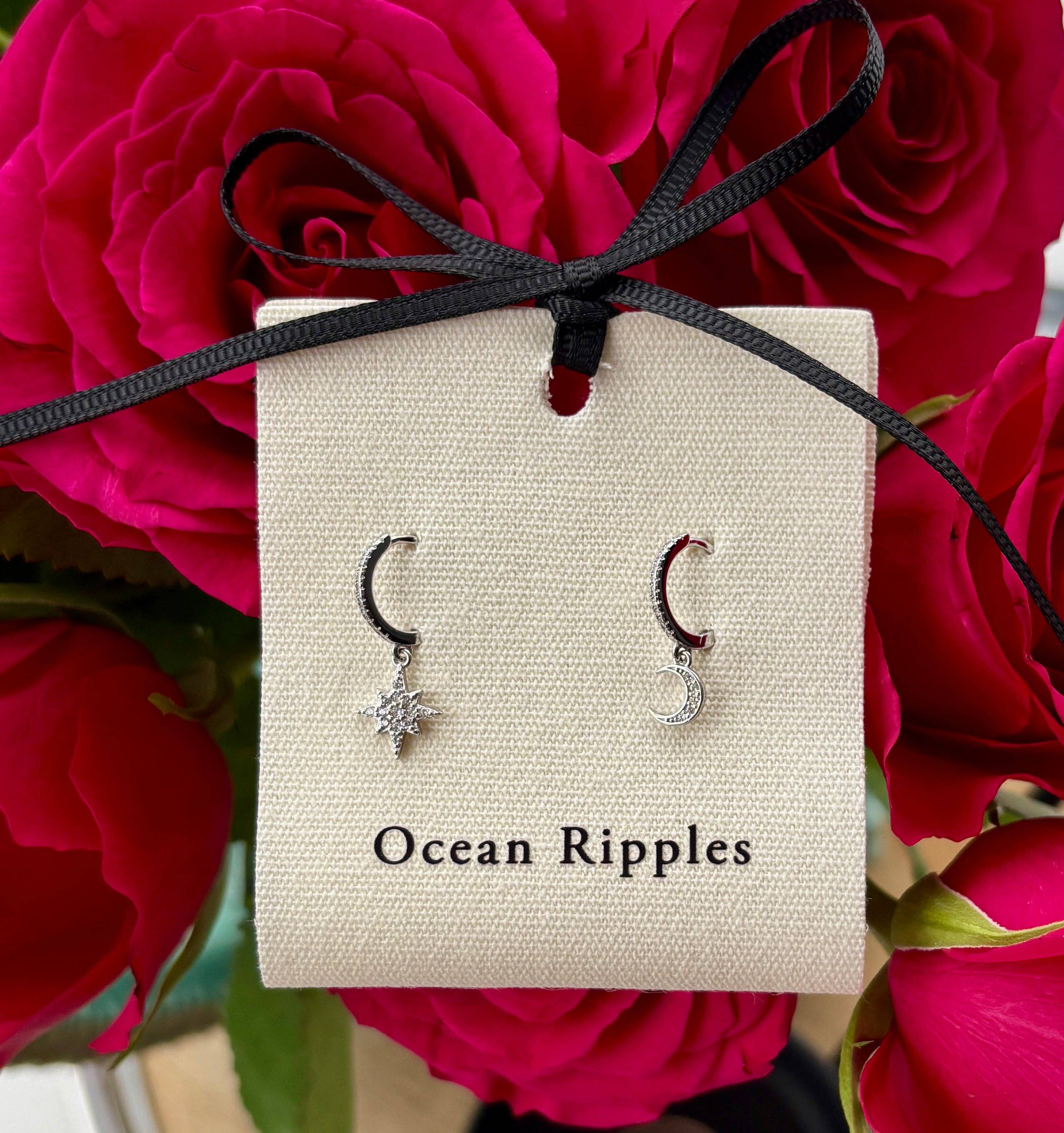 Ocean Ripples – brincos huggies por atacado – Brincos Estrela de Zircónia Cúbica 925 Moon Huggie em Prata de 1ª Lei2