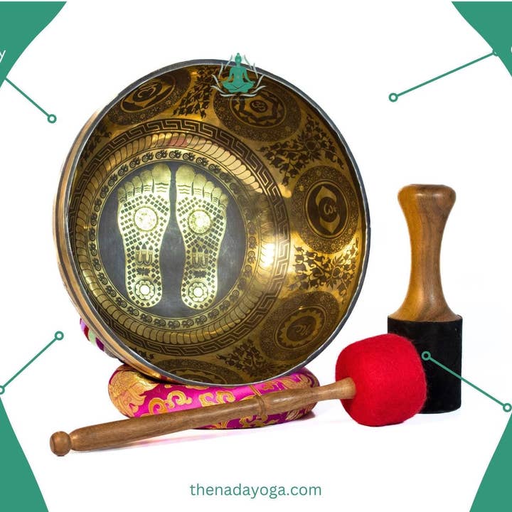 Ciotola Tibetana Artigianale con Piedi di Buddha – Meditazione, Guarigione Sonora per la vendita all'ingrosso da parte di NadaYoga