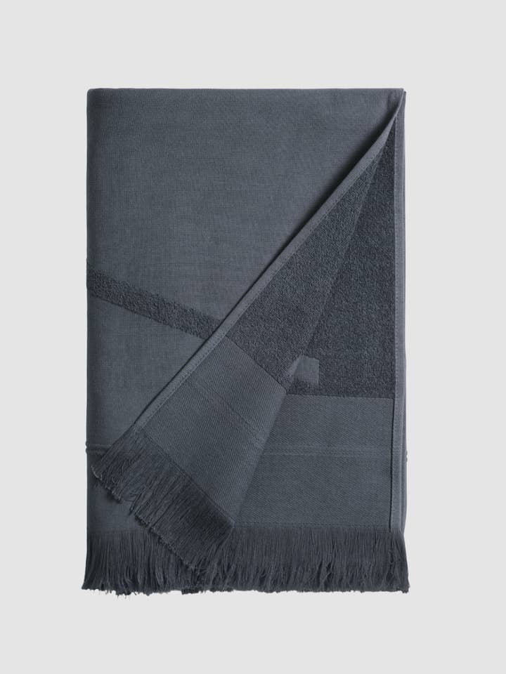 Dunkelgraues Maxi-Strandtuch aus nachhaltiger Frotteebaumwolle für den Großhandel von WAY