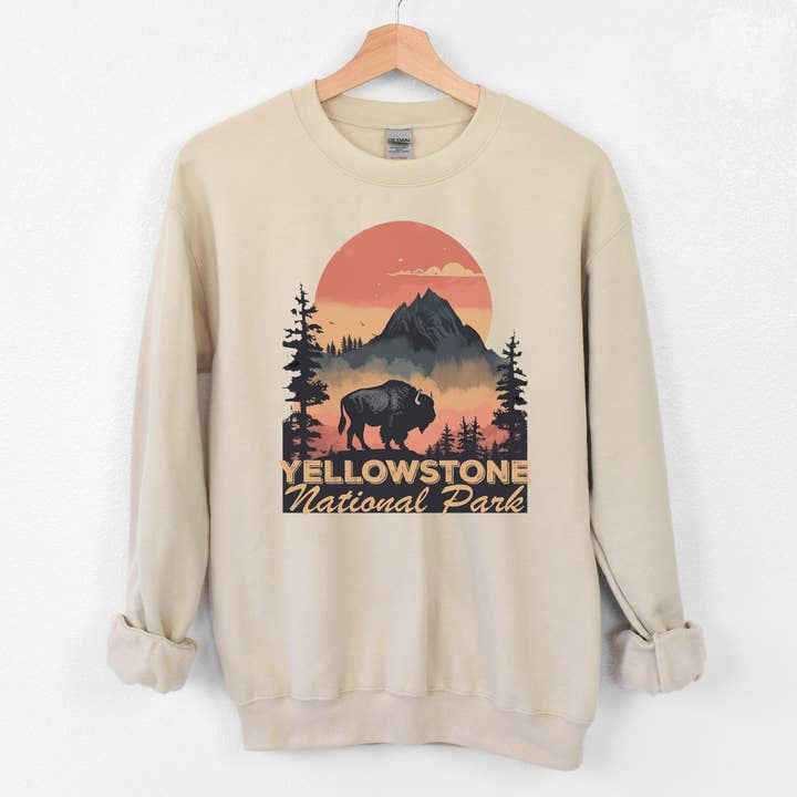 PULL RAS-DU-COU YELLOWSTONE SAND | PARC NATIONAL | TAILLES S À 2XL pour la vente par Loopty Loo Designs