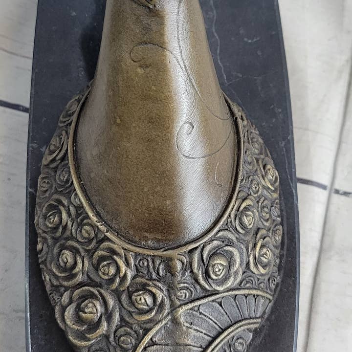 Bronzhaus - Venta al por mayor Escultura - Joven Mujer en Falda Floral Efecto Sirena Estatua de Bronce Escultura Figura sobre Base de Mármol8