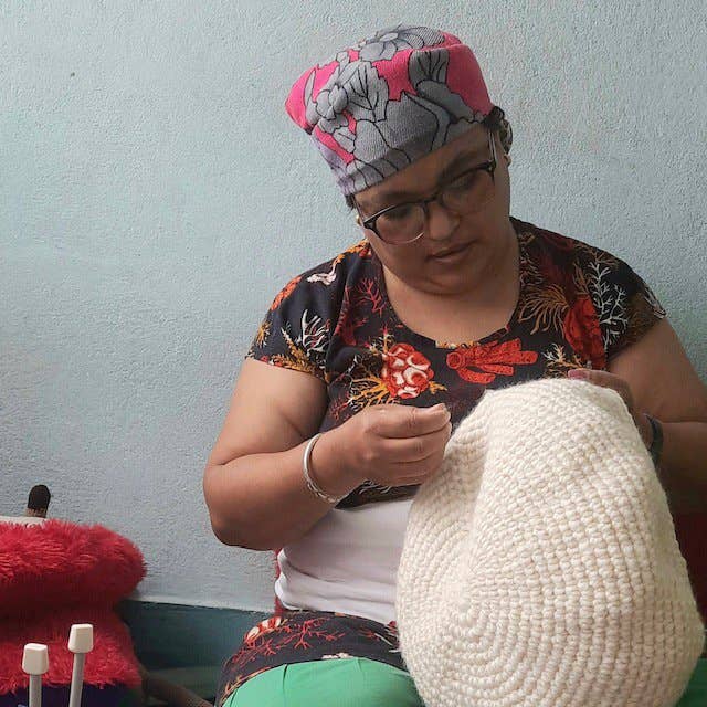 Luna-Leena  - handmade in Nepal - Wholesale Stool - kidsstool with wool cover - off white - hand crochet wool8