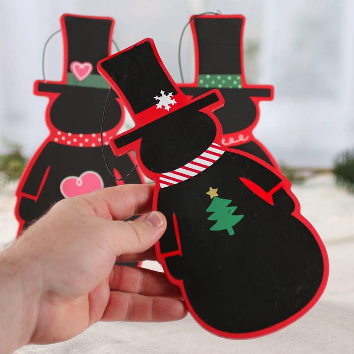 9-1/4" Malet Tavle-Snemandsornament med Trådhænger for engroshandel hos Factory Direct Craft