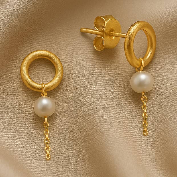 Orecchino a perno Alma perla per la vendita all'ingrosso da parte di Lisberg Jewellery