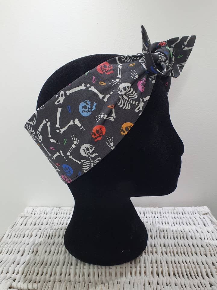 Enveloppe de cheveux squelettes arc-en-ciel dansant Halloween pour la vente par Aye Aye