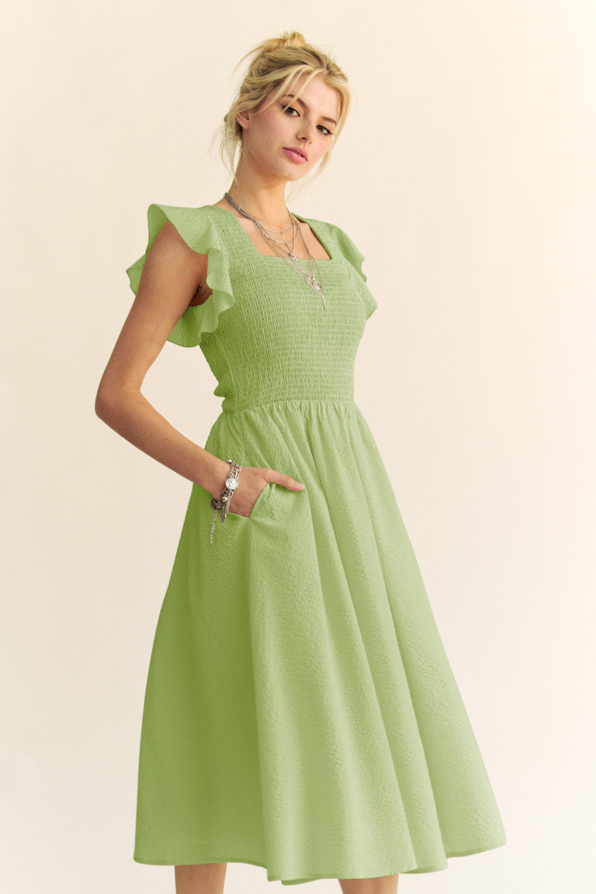 Davi & Dani – wholesale Klänning - Dam – TEXTURERAD VOLANGÄRMAD SMOCKAD MIDIKLÄNNING12