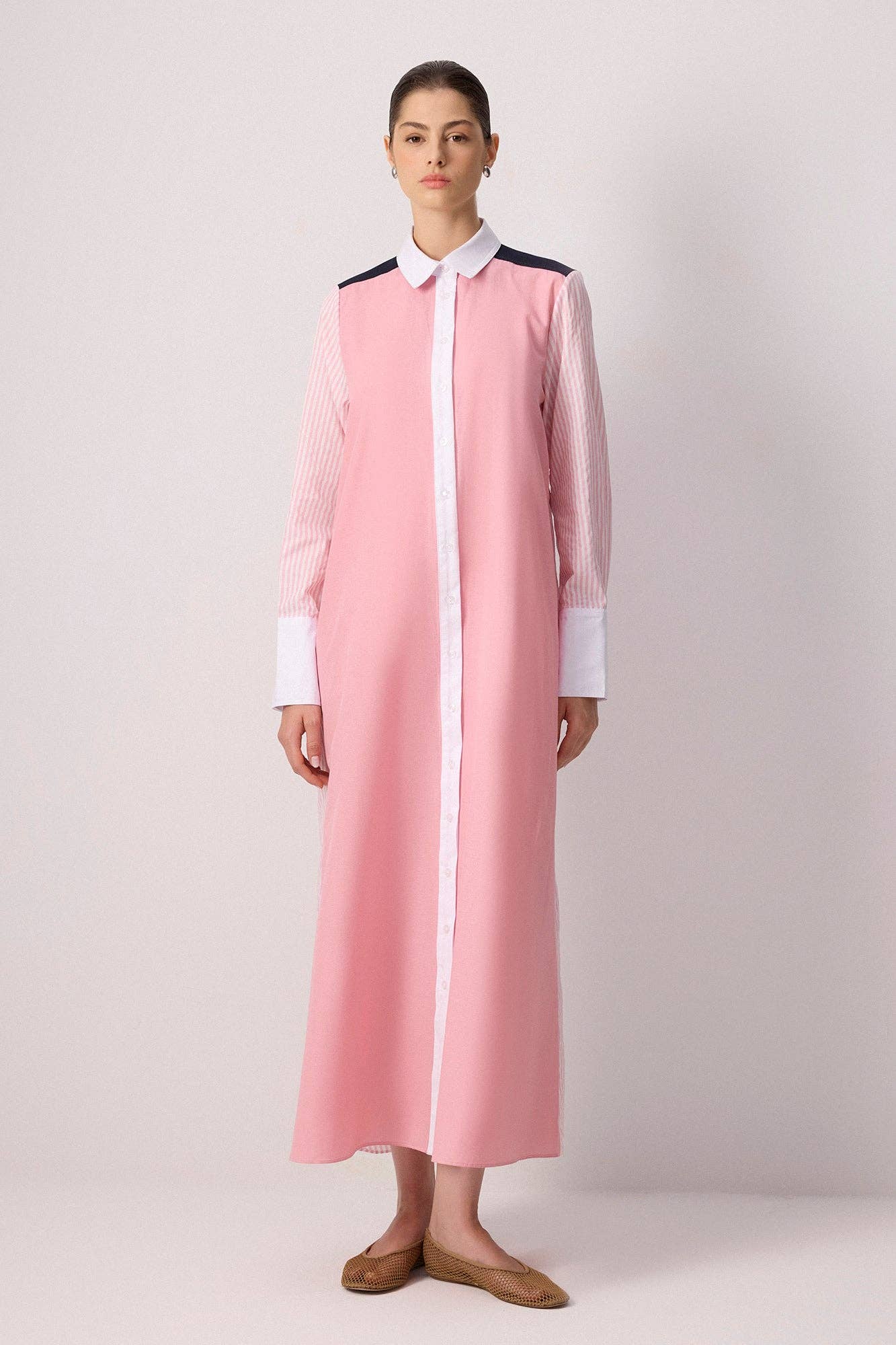 Rose Robe chemise maxi bicolore à rayures en mélange de coton en vente sur Faire0