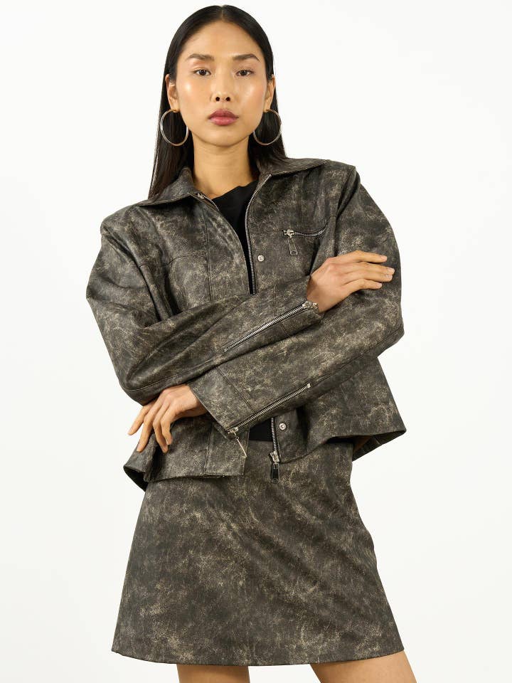 Jacke mit gealtertem Lederkragen in Grau. für den Großhandel von JUSTE