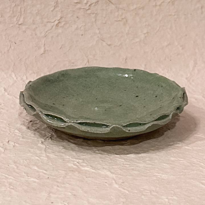 Plato de Jade con Pétalos para venta al por mayor de Olivia Snow Ceramics