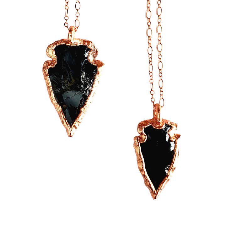MergingMetals – Großhandel Kette mit Anhänger/Charm – Knappte Obsidian-Pfeilspitzen-Halskette1