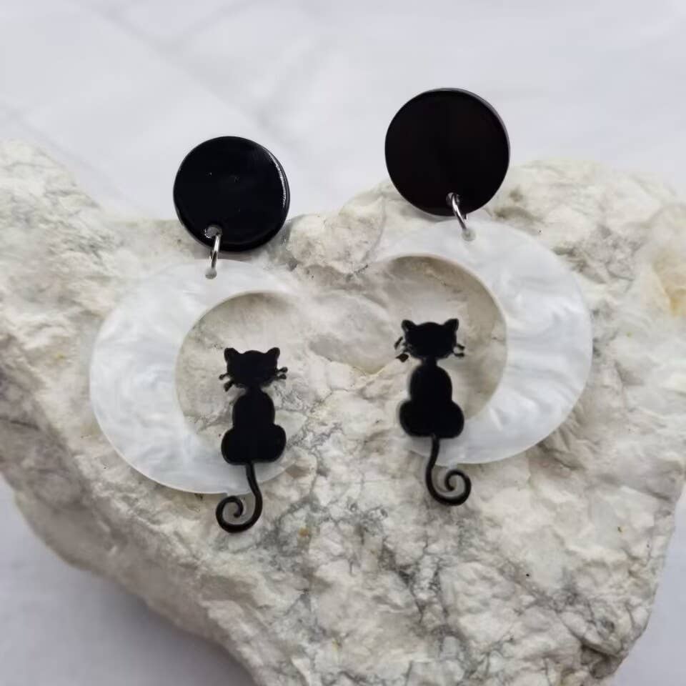 The Pretty Jewellery - Wholesale Dangle Earrings - Black Cat on Moon Halloween Earrings