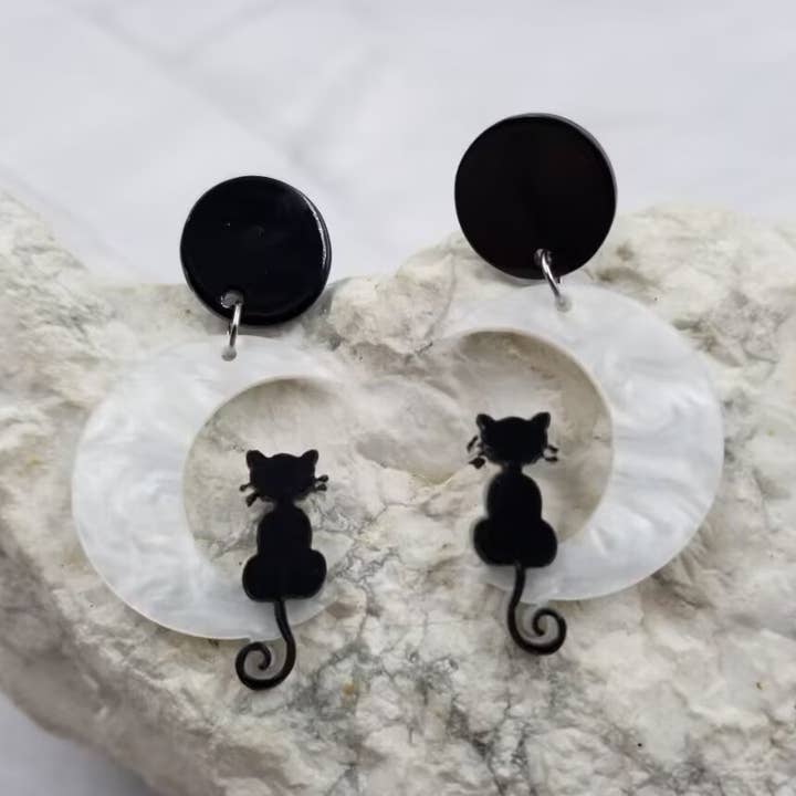 Svart katt på månen Halloween örhängen för wholesale av The Pretty Jewellery