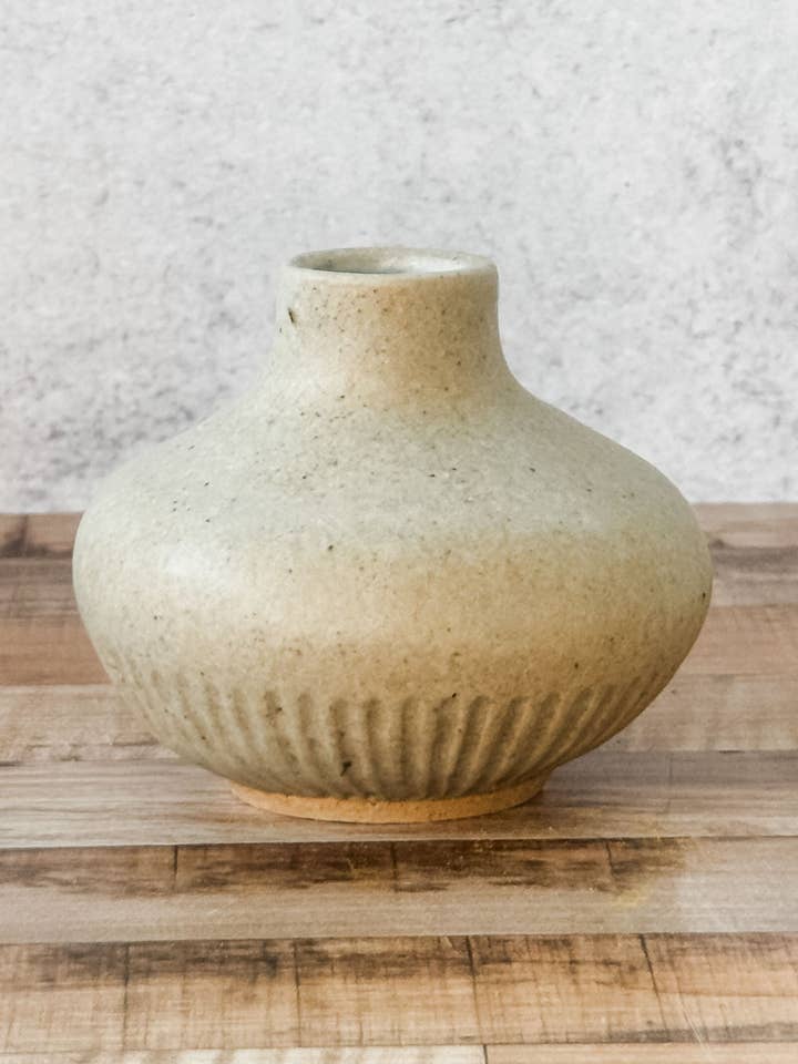 pequeño jarrón tallado para brotes para venta al por mayor de erin murphy pottery