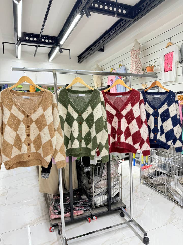 Chilli Girl Collection - Wholesale Knit Sweater - Women's - Argyle patterned v-neck button through cardigan 14