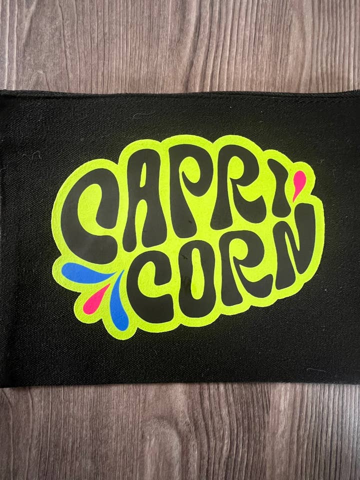 Pochette zippée en toile Capricorne pour la vente par The Little Planet