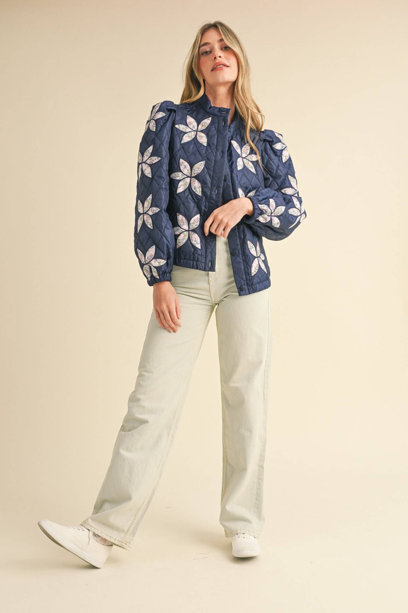 &MERCI - Wholesale Jacket - Women's - QUILTED JACKET WITH FLORAL PATCHWORK MJK330014