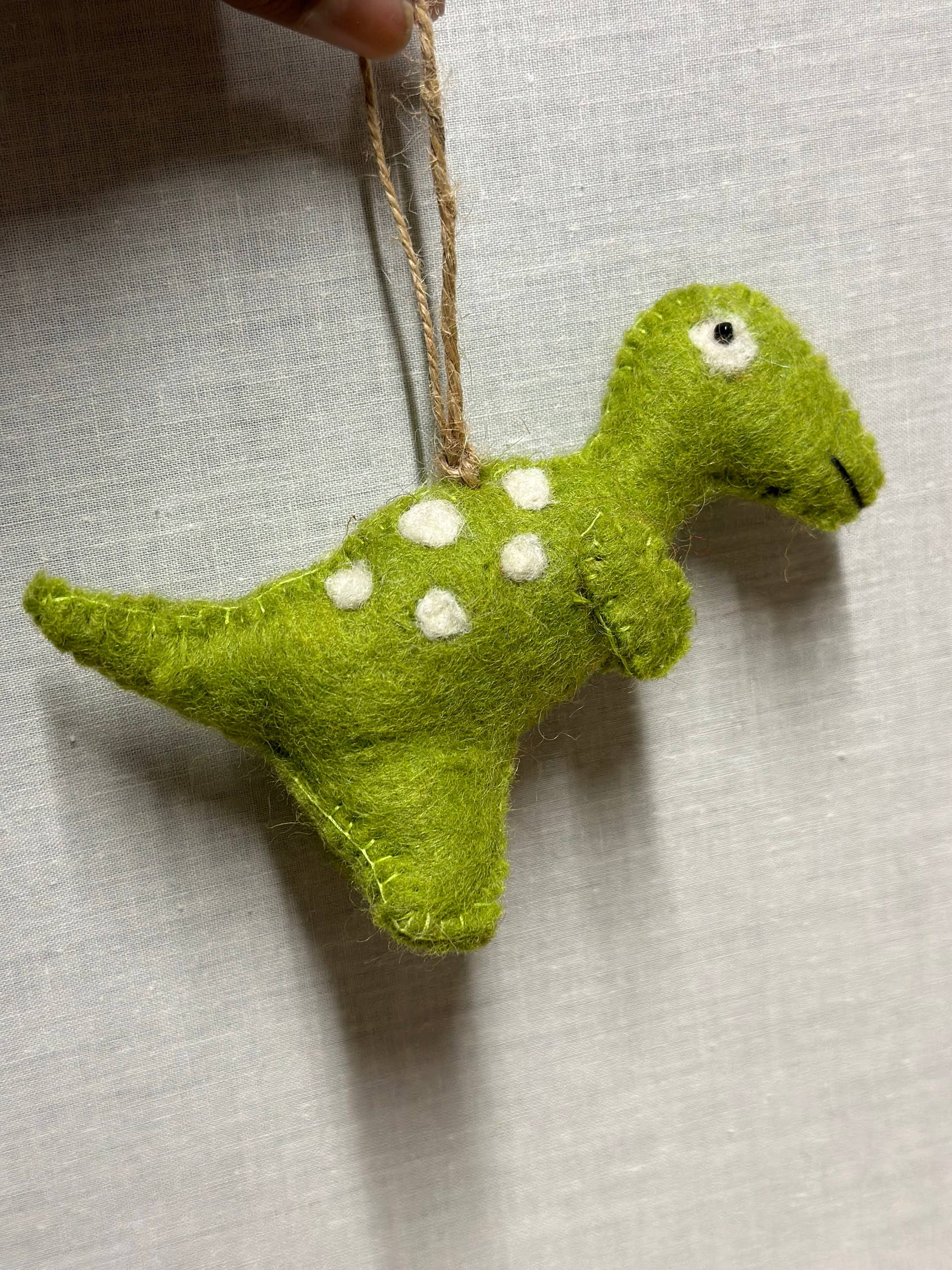 Funky Yak Ltd - Vendita all'ingrosso Decorazione - Dinosauri in feltro di lana fatti a mano con corda di juta, Nepal7