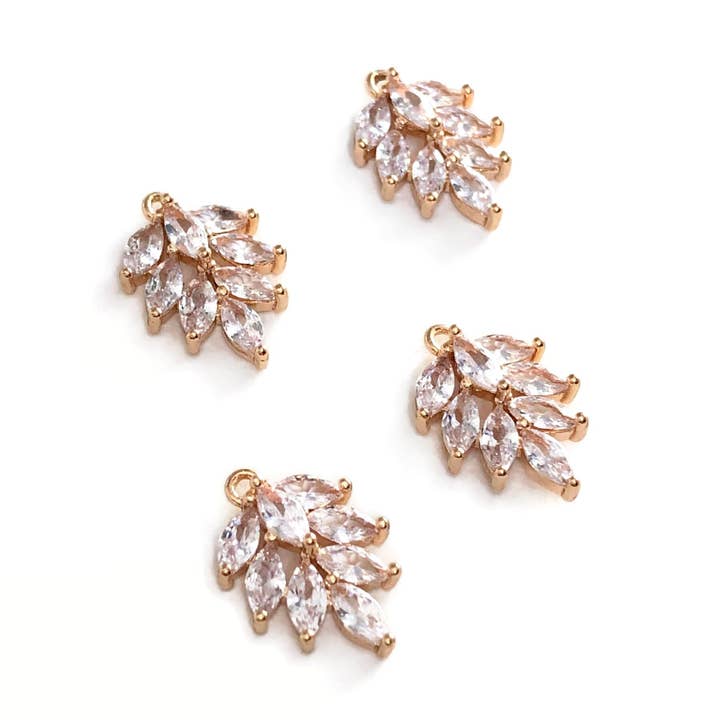 2 pièces+15 mm - Breloque en forme de feuille de cristal pavée d'or - Plaquée or B pour la vente par Crafters Resort