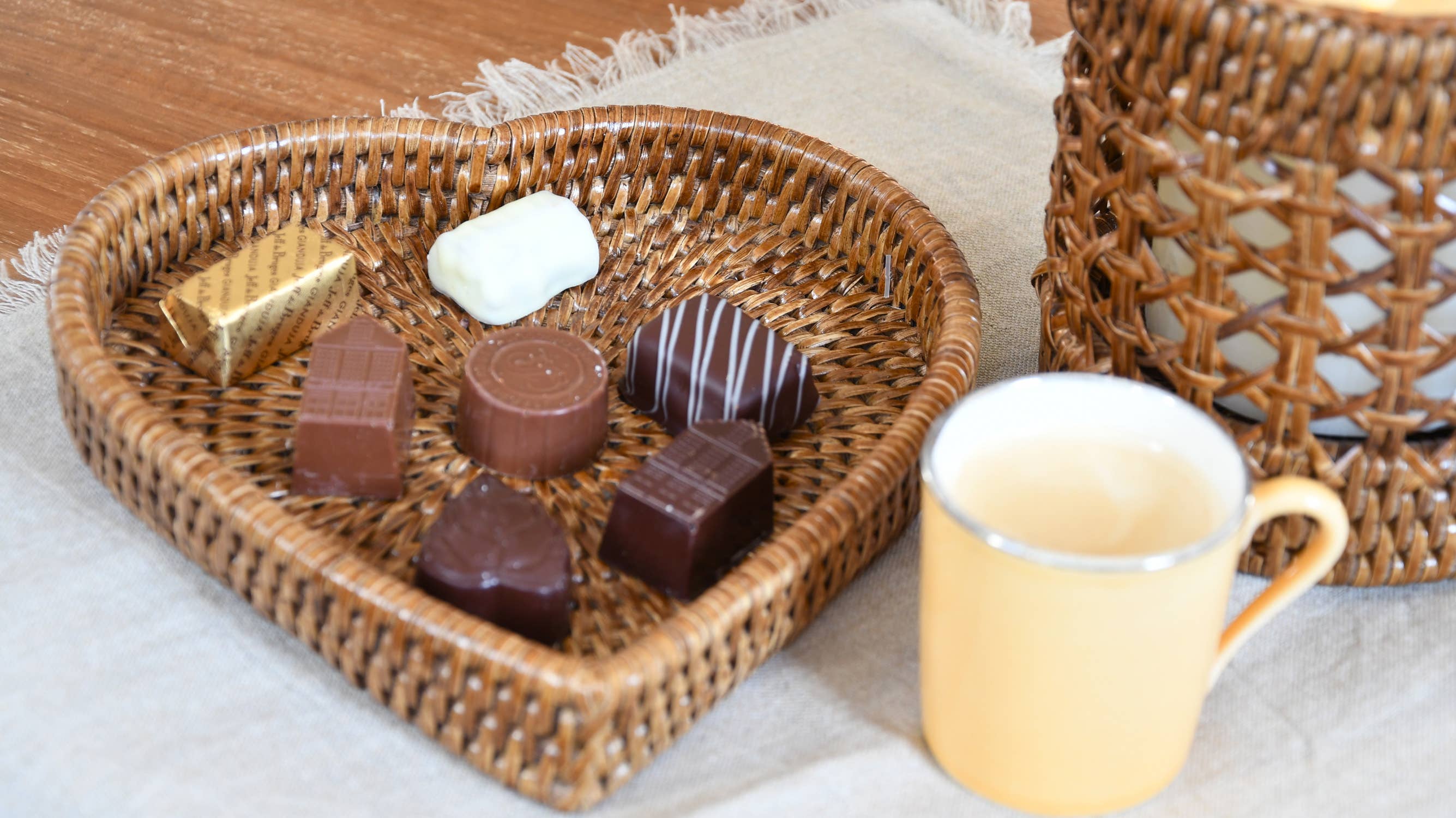 Pagan - Wholesale Decorative Tray - Small heart tray Kuro in natural honey woven rattan0