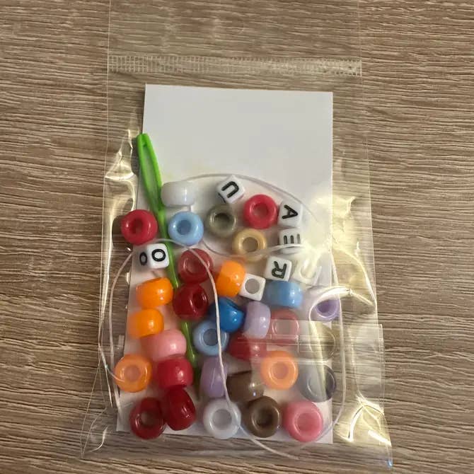 Scribble & Scroll – Joias DIY - Crianças por atacado – Kit de Pulseira Friendship com Frisas - Aleatório - Faça o Seu Próprio Kit3