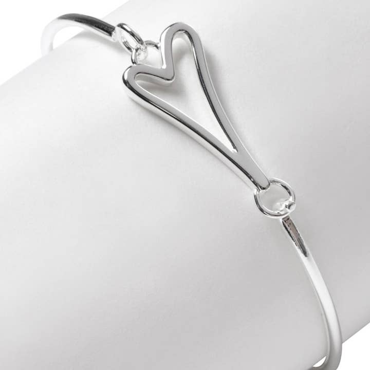 Miss Dee - Wholesale Cuff Bracelet - Bracelet silver cuff with hollow heart clasp1