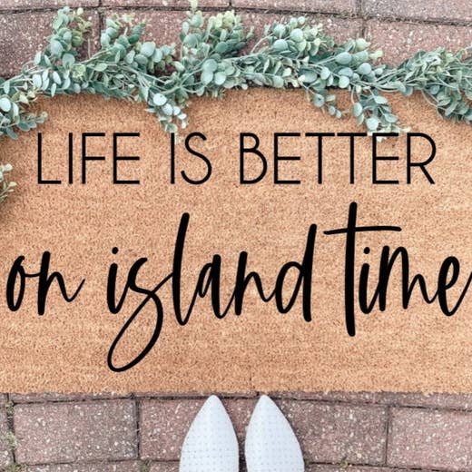 Livet er bedre på øen Time Door Mat for engroshandel hos ShopByThePalms