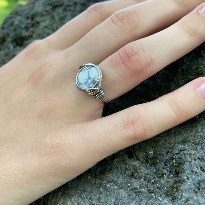 Anéis Hipoalergénicos Inox Pedra Magnesite Branca por atacado de Distorted Earth