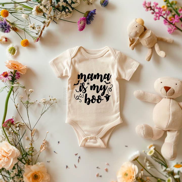 brattybloom – wholesale Overall - Baby – Mama Is My Boo Bodysuit | Halloween | Babykläder