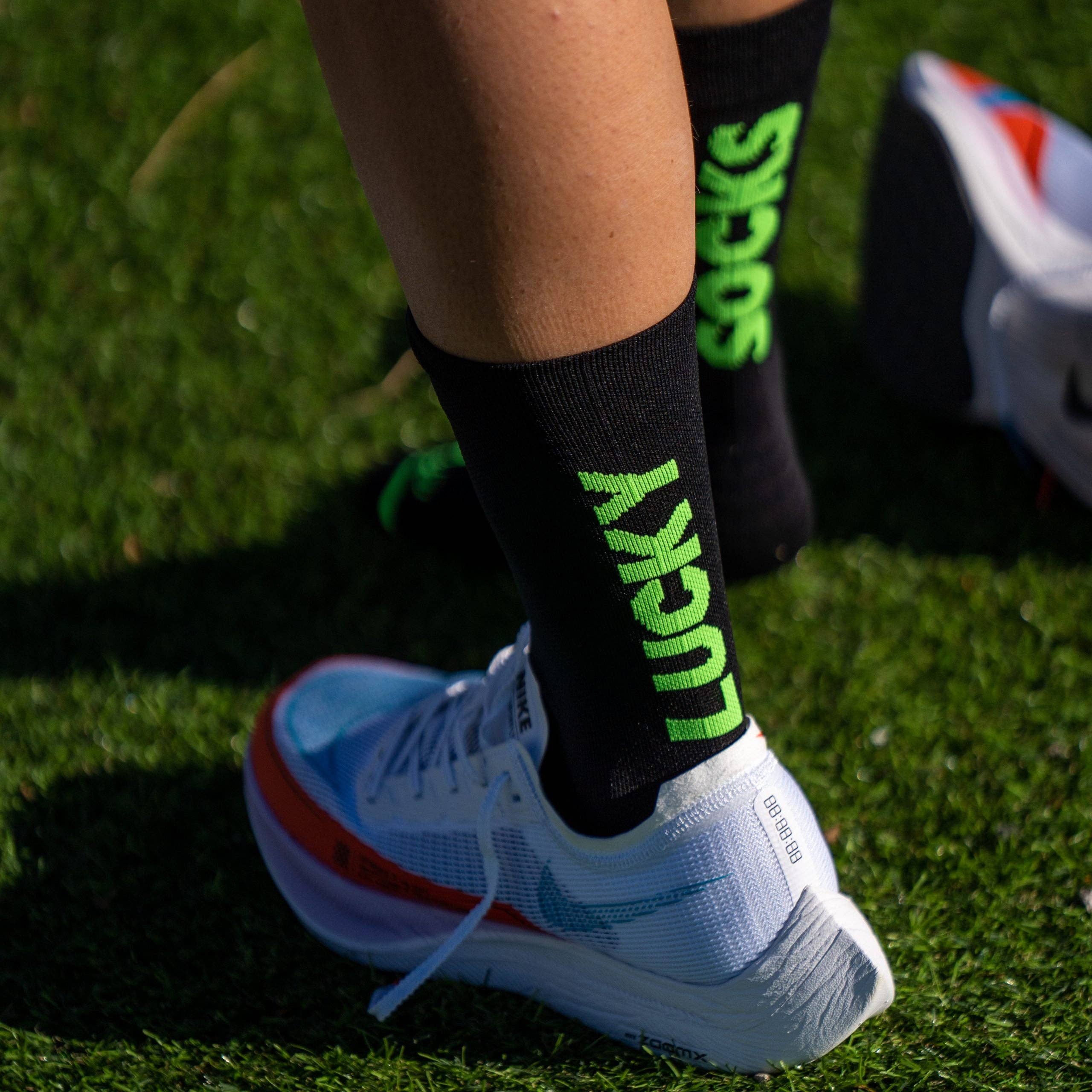 SPORCKS – Großhandel Socken - Unisex – LUCKY BLACK Laufsocken mit zusätzlicher Unterstützung an Knöchel und Mittelfuß1