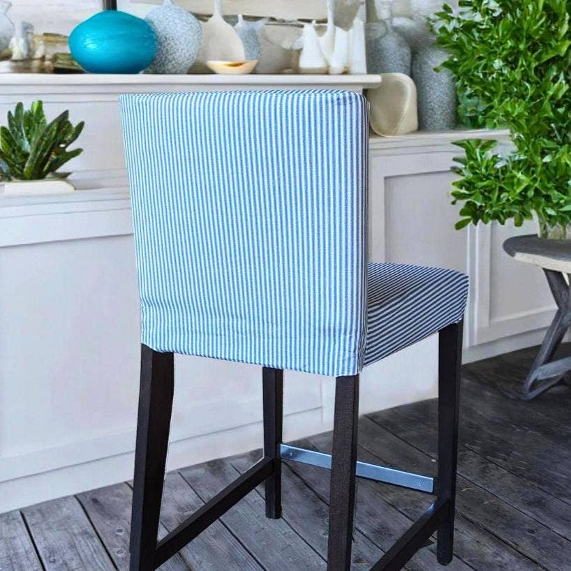 REMOVED BRAND – Großhandel Stuhl-/Sofa-Schonbezug – Blaue Barhockerbezüge mit tickenden Streifen, kompatibel mit IKEA Henriksdal, 2er-Set1