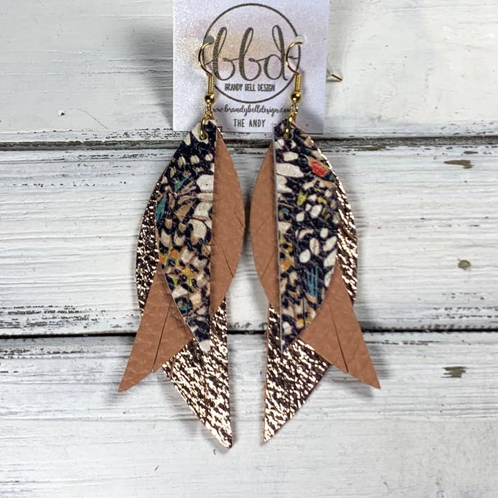 ANDY - ORECCHINI IN PELLE CON FARFALLA, PESCA, ORO ROSA per la vendita all'ingrosso da parte di Brandy Bell Design