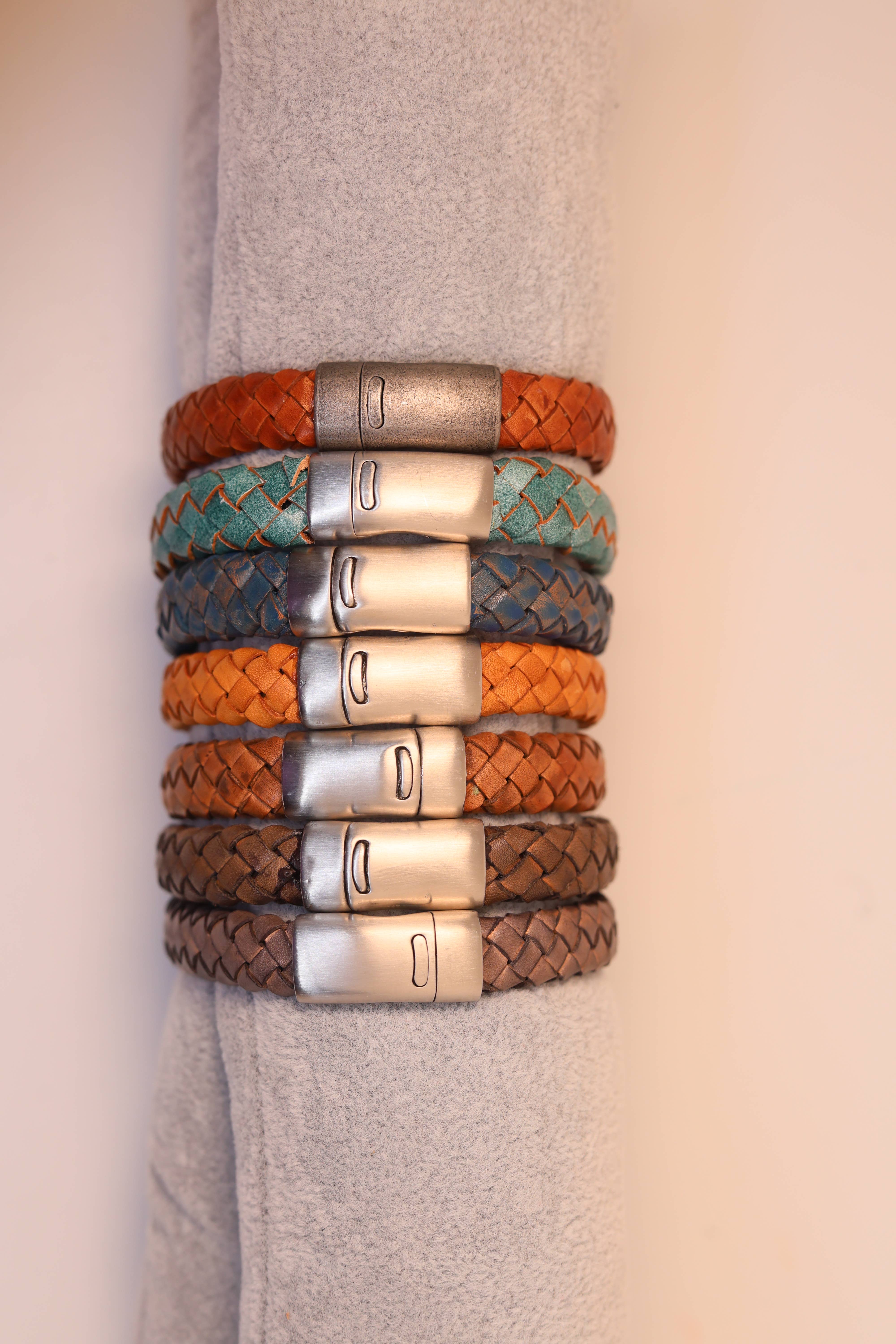 Sun Enterprises B.V. - Wholesale Woven/Braided Bracelet - Oval Braided style Leather Bracelet with Silver Lock 8mm2