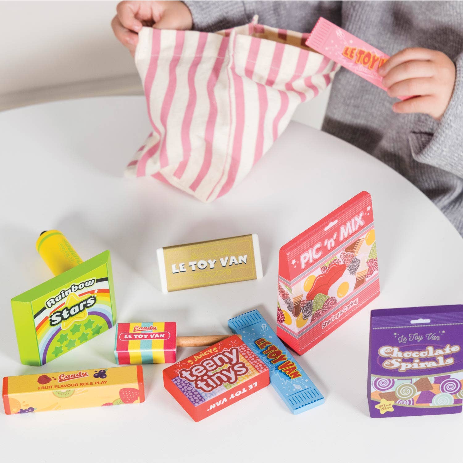 Le Toy Van – wholesale Toy set – Kids – Retro Sweets and Candy Roleplay Set4