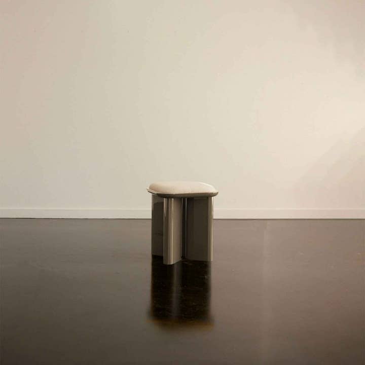 Gabrielle Paris - Mobilier - Wholesale Pouf - LAZARE LACQUERED WOOD OTTOMAN