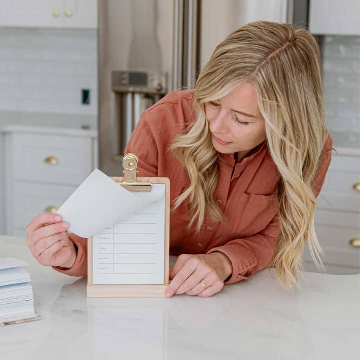 Home & Kind – wholesale Planner – Weekly Menu Stand – Wooden Base with Refillable Meal Planner1