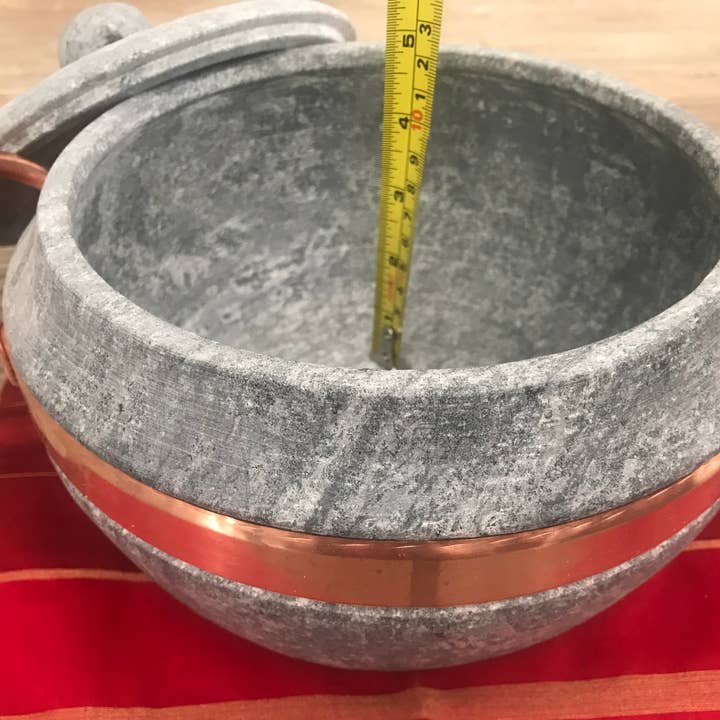 Seasonal Home Needs Soapstone Cookwares - Vendita all'ingrosso Pentole - Pentola Rotonda in Pietra Ollare 2,5 Litri