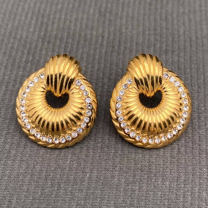 CZ eingelegte 18K vergoldete Edelstahl-Ohrringe -FGS für den Großhandel von Mio Queena