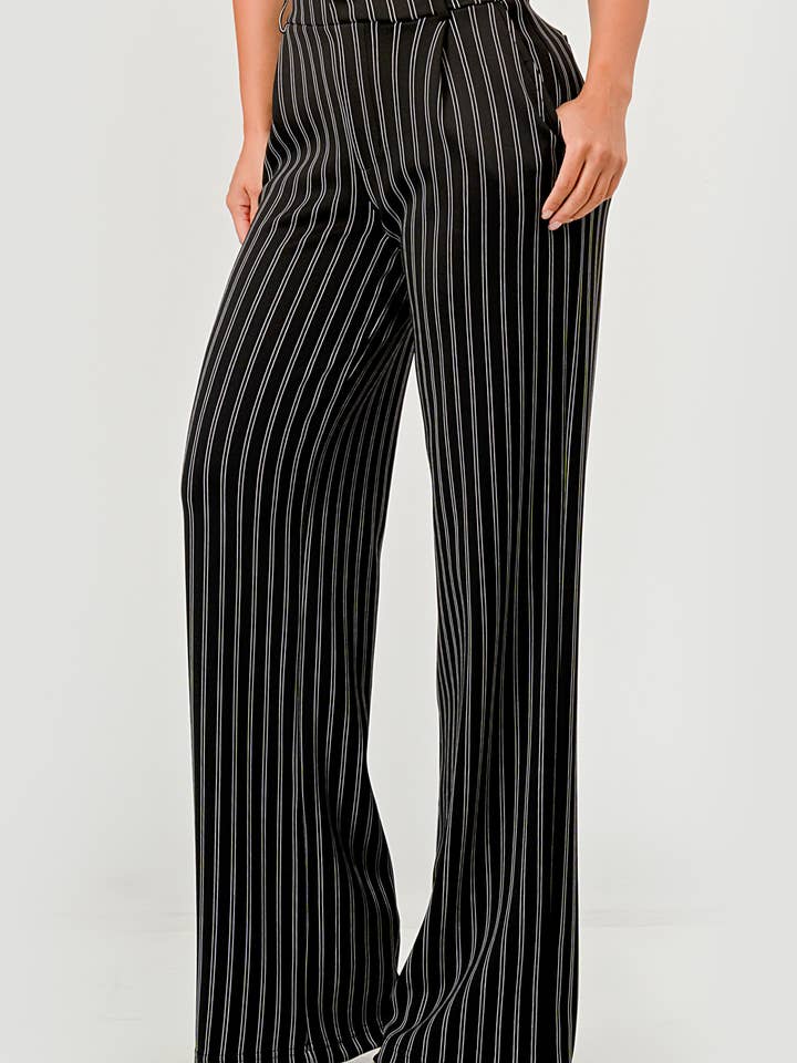 Pantaloni a Gamba Dritta con Pieghe Frontali e Tasche per la vendita all'ingrosso da parte di REDFINCH APPAREL INC