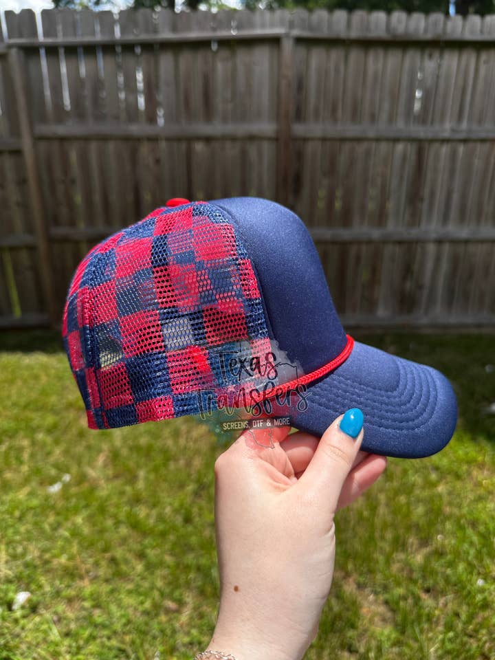 Casquette Trucker à carreaux bleu marine/rouge pour la vente par Texas Transfers
