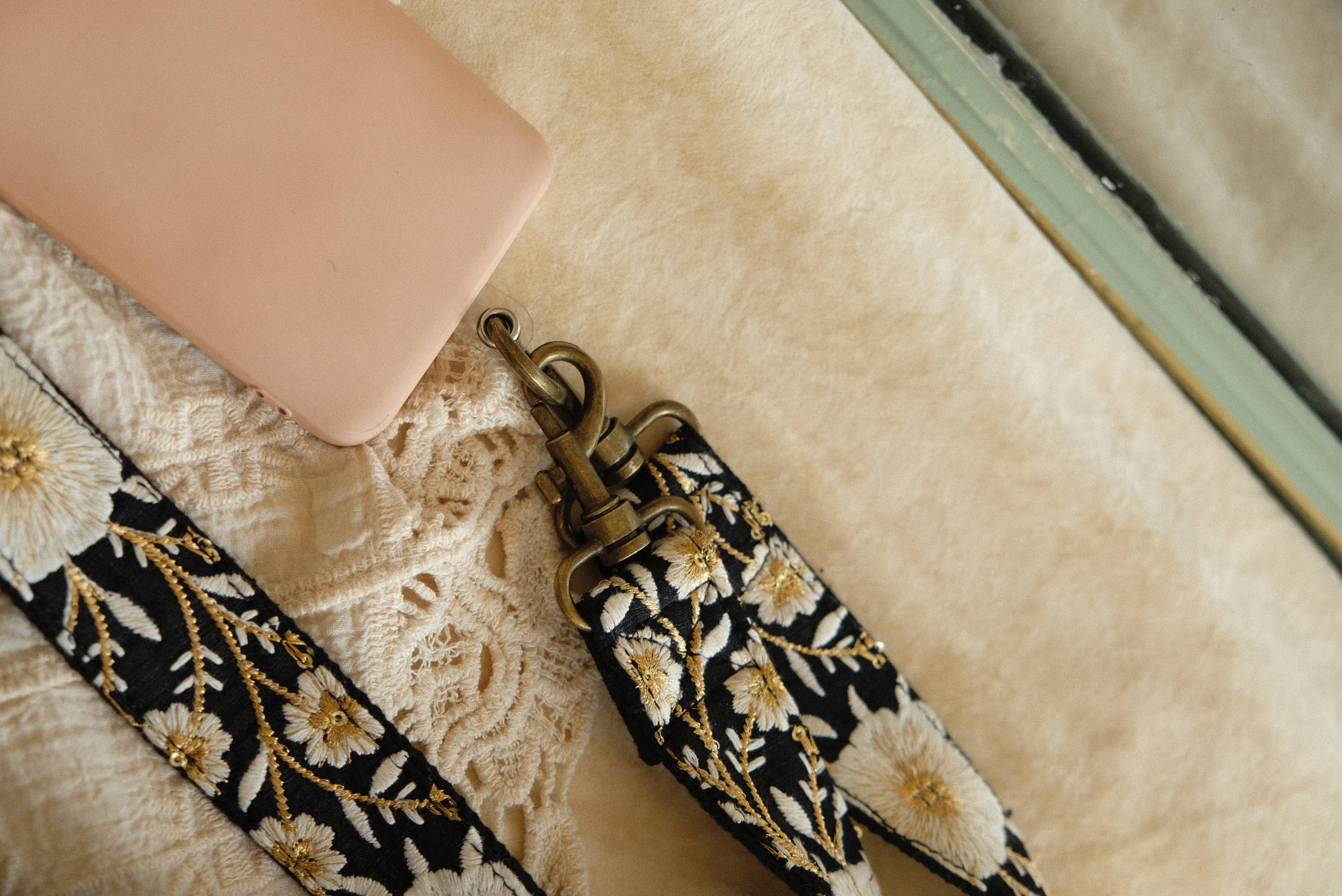 La N'atelier - Wholesale Charging Dock - Universal Mobile Patch Phonecord Lanyard3